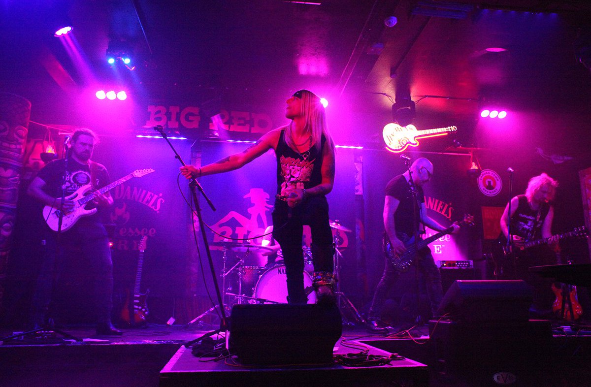 CavendishSniff's tweet photo. Here's one from @TheBigRedLondon taken by @IanHughesPhotos. Have an awesome weekend whatever you're up to!! #rocknroll #thankfuckitsfriday #party #HardRock #livemusic #rock #photography #London #punkrock #cavendishsniff #betweenlines #Goodtimes https://t.co/aijIhnkNrB