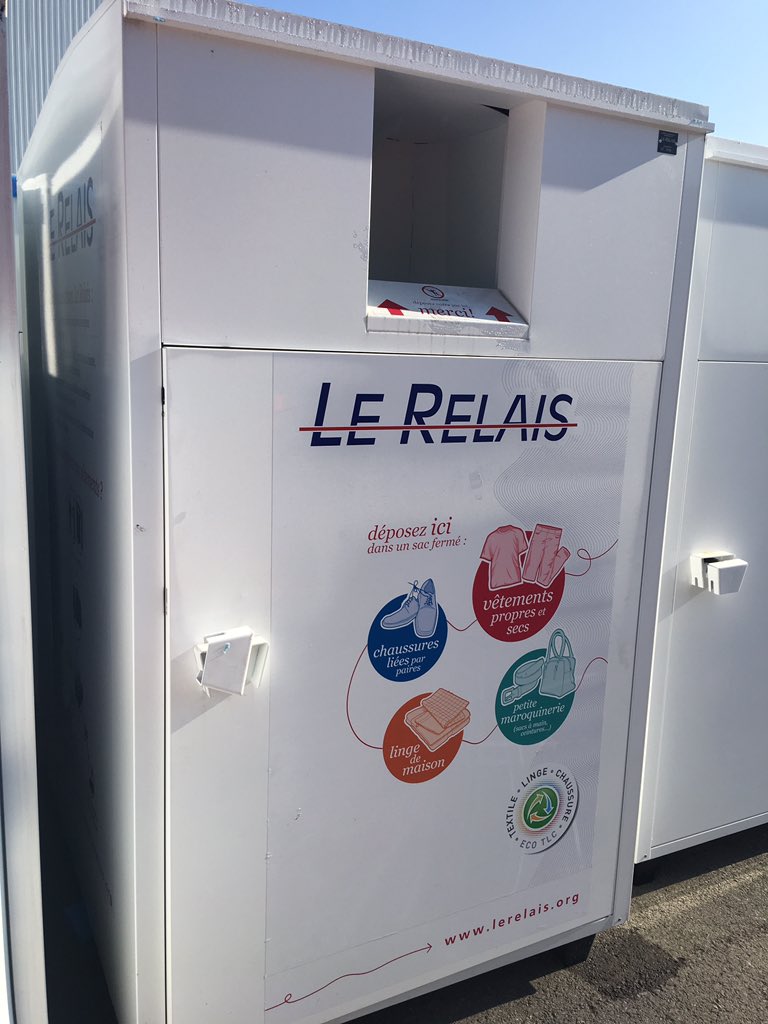 Scx_Flo's tweet photo. L’#EconomieCirculaire en images et quelques mots avec un vieux vêtement :
- revendu ou donner
- un chiffon
ou de l’isolant... pour avoir chaud chez soi !

Une bonne raison de déposer son linge dans un bac Le Relais...
En plus avec 10 bacs installés cela fait 1 emploi de créé 👍🏼 https://t.co/N0aqnVuwYV