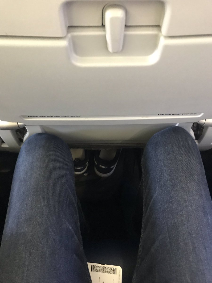levsurf's tweet photo. @united is this considered enough room for an international flight? https://t.co/xKzXbcIk5f