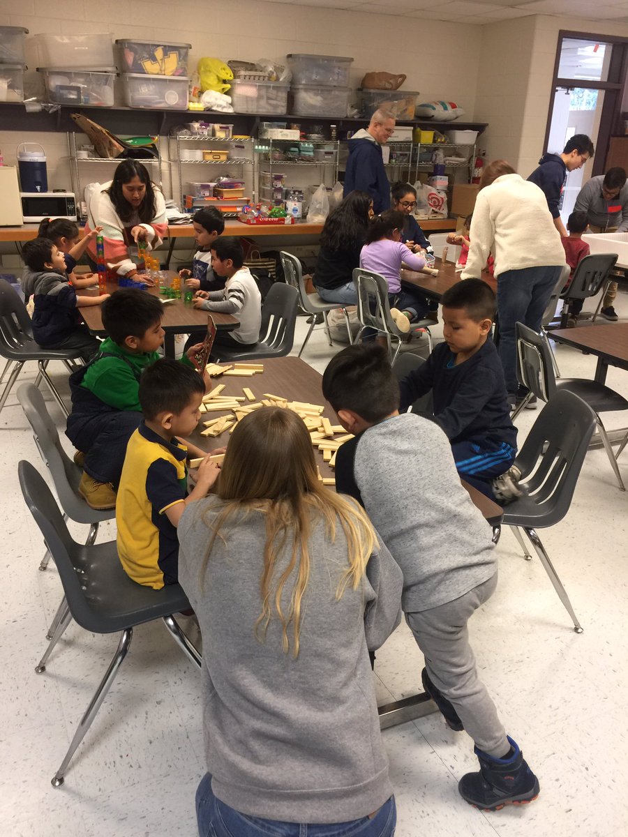 Students from <a href="/LCPS_Academies/">Academies of Loudoun</a> getting our primary students into engineering thinking. #LCPS19 <a href="/SugarlandES/">Sugarland Elementary</a>