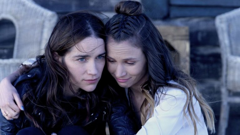 THR's tweet photo. #WynonnaEarp Production Delayed as IDW Seeks Funding for Season 4 https://t.co/PAURookHLp https://t.co/H5nc6ZvMHz