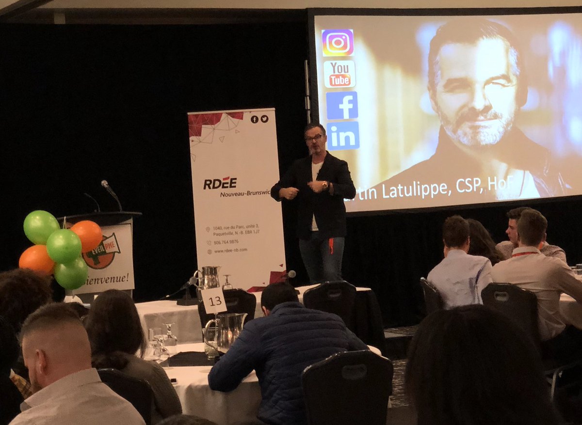 EveilPME's tweet photo. Martin Latulippe, conférencier d’ouverture capte l’attention des participants avec son parcours et des conseils d’affaires ! #EveilPME https://t.co/UkrZRW0lgk