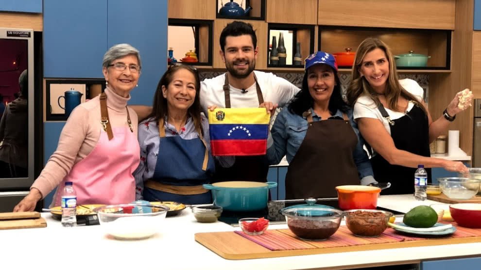 BuenDiaColrcn's tweet photo. #ElDesayuno

Receta del #ChefJuanDiego: arepas venezolanas

¿Quieres hacer esta preparación? Mira la receta completa aquí >> https://t.co/sQc563GFHE https://t.co/3H9n93LRf9