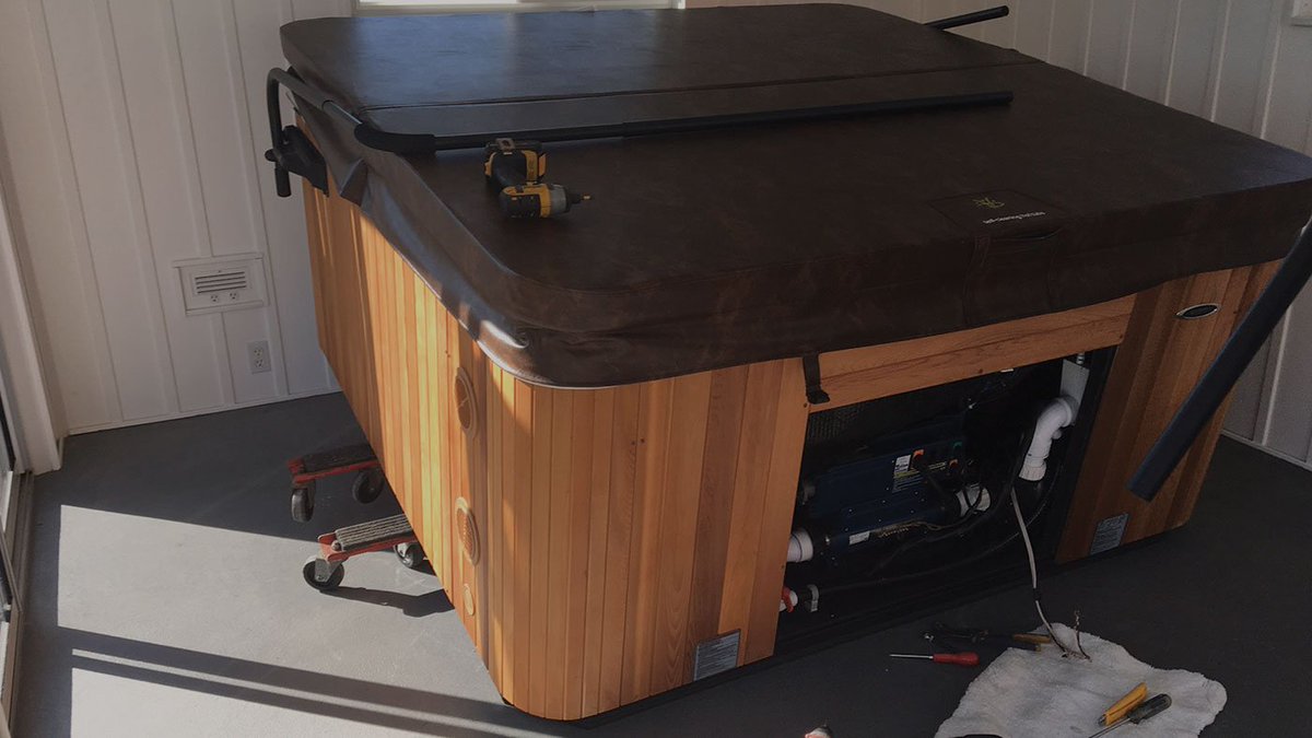 No hot tub will last forever. As your hot tub slowly wears out there comes a time where you need to decide whether to repair or replace your hot tub.

Here are 4 questions that will help you figure it out. 

bit.ly/2Bi8QTf

#hottub #toronto #yyz #whitby #oshawa