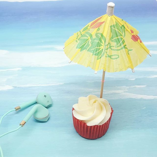 HamptonsCupcake's tweet photo. Anybody else in a beach daze? 🌞🏖
.
.
.
.
.
.
.
#wheredeliciousmeetsnutritious #minicupcakes #friday #friyayvibes #viernes #glutenfree #healthybaking #sweettooth #sweettreats #treats #hamptons #longisland #selflove #selfcare #positivity #flashesofdeli… https://t.co/pWf3Lrosw9 https://t.co/o6XpRsUEEs