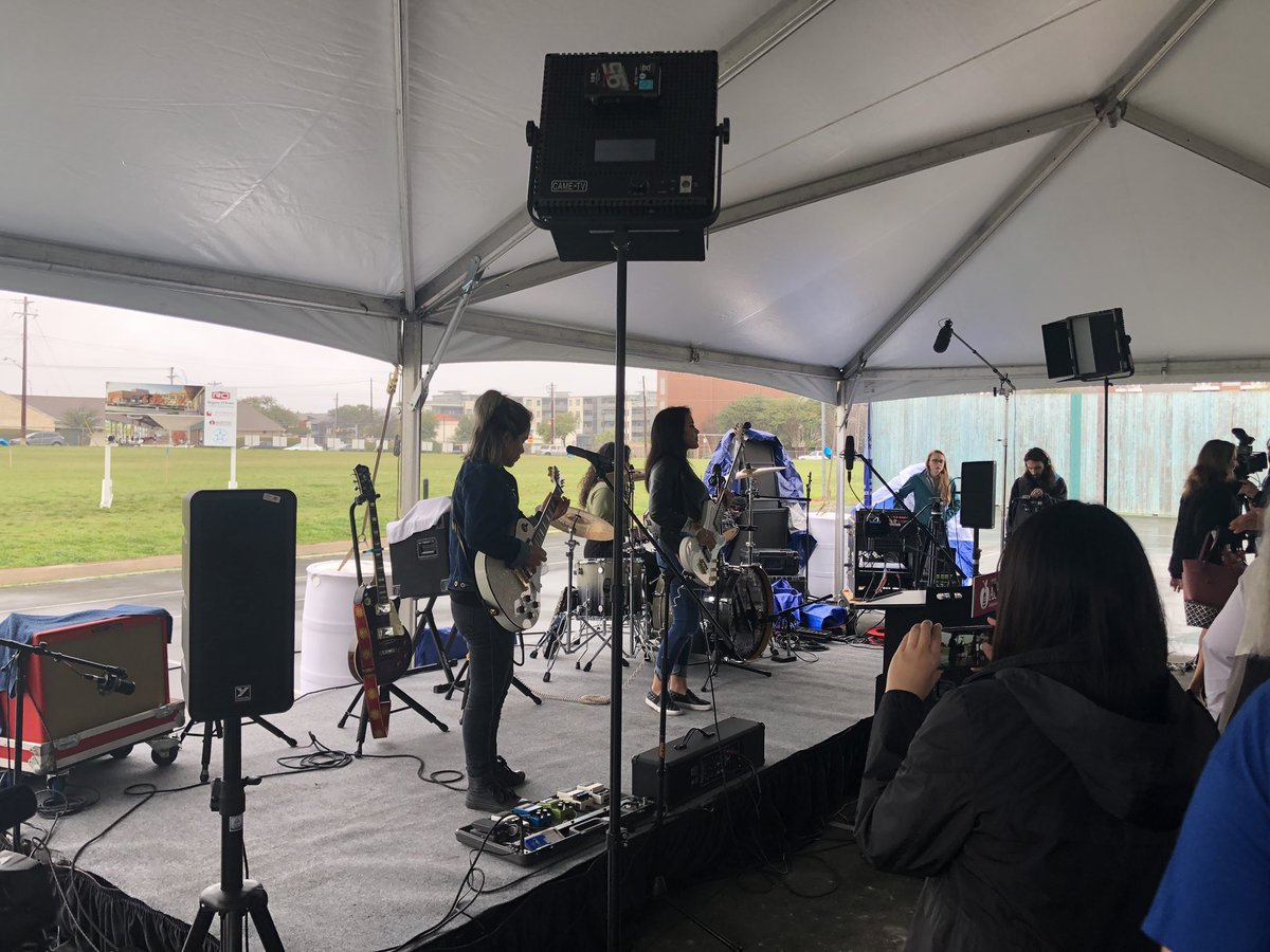 ARStarsAP's tweet photo. Best day!  So proud of these #groundbreaking girls!  So grateful to our Austin community for believing in them and their future. https://t.co/CLRTFwzrdL