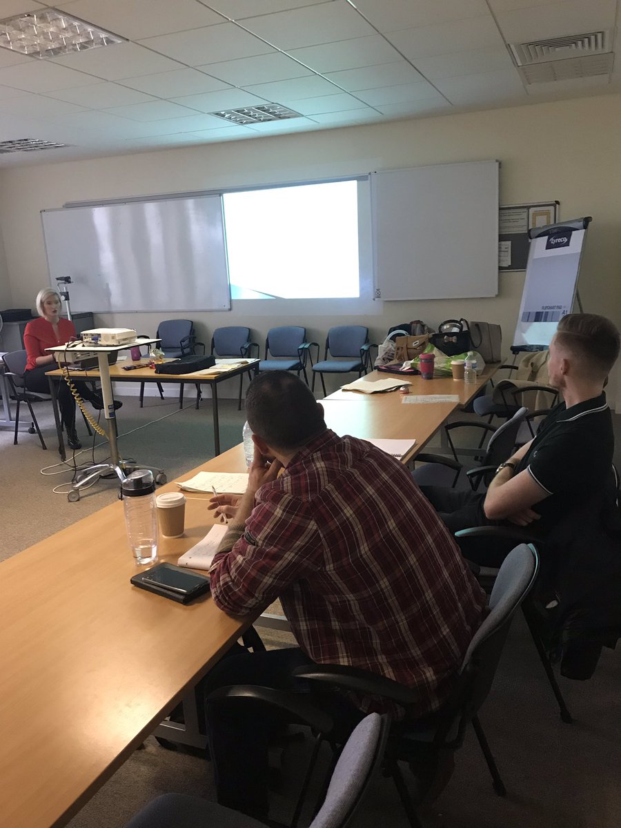 csmithphysio's tweet photo. Excellent day on the NHSL Physiotherapy Foundation Respiratory Course. Day 2 focusing on on-call working. Thanks for your participation all! @kirstinc86 #LanPhysio #oncalltraining https://t.co/R28ISgmEI0