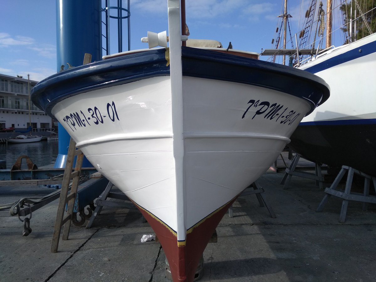 I la proa del llaüt "Fenicia" ja està arreglada i com si res hagués passat. Feina feta i ha quedat així de bé al #VaradorCiutadella.