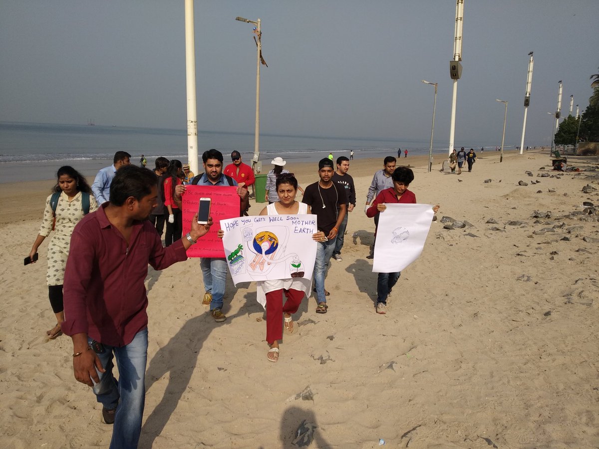 SaveTheBeach1's tweet photo. Another clean up activity which included members from  various Educational institutions who helped clean the Beach. This activity was also graced by the presence of the most energetic and enthusiastic TV actress Jaya Bhattacharya who helped in spreading the Awareness. https://t.co/iVZMx72vch