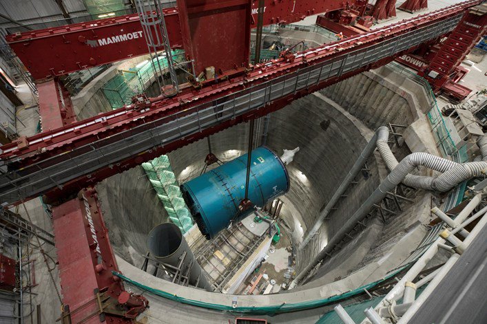 TidewayLondon's tweet photo. Rachel the Tunnel Boring Machine digging the west section of London's #SuperSewer has been lowered 35 metres down the shaft at Tideway's Carnwath Road site in Fulham #TidewayTBM
https://t.co/Ni4CG6MNkG https://t.co/vWCTOe9HIP