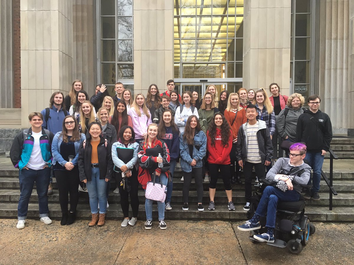 DocGoldenWB's tweet photo. JCCHS students at the @ugalibs Main Library https://t.co/eh4HmKBoGV