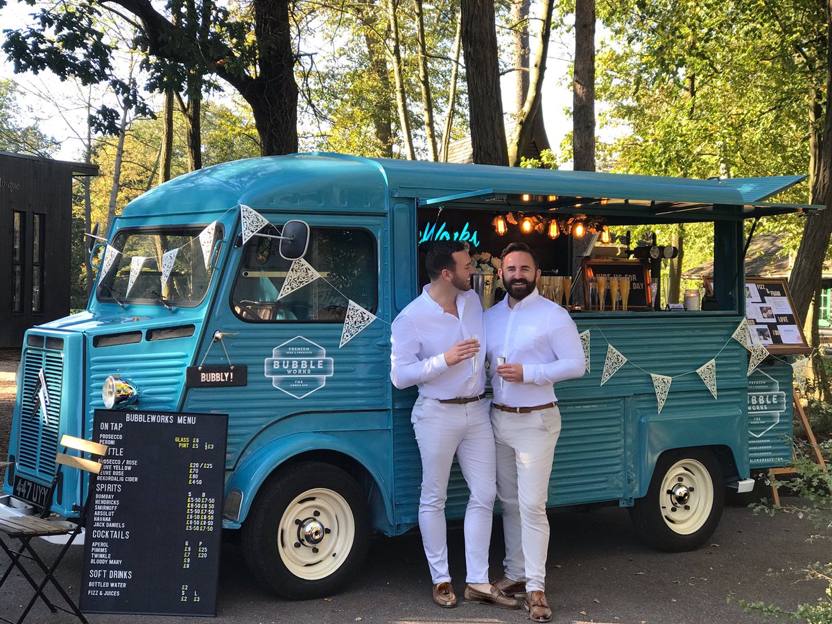 BubbleWorksUK's tweet photo. Charlotte... ๐๐ผ
Loving #TheCharlotteShow this season โค๏ธ
Every time I see your gorgeous house I think you need a summer party with us involved!
Our mobile bar #BubbleWorksUK would be amazing in your garden serving you lot Bubbles ๐พ๐ฅ๐ฌ๐งโค๏ธ๐ผโ๐ผ
What you say?!
@Charlottegshore xx https://t.co/syFuQeY3wT