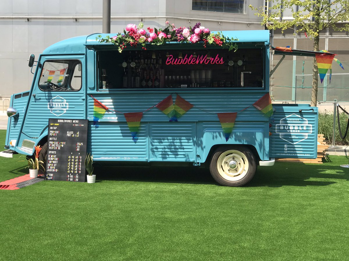 BubbleWorksUK's tweet photo. Charlotte... ๐๐ผ
Loving #TheCharlotteShow this season โค๏ธ
Every time I see your gorgeous house I think you need a summer party with us involved!
Our mobile bar #BubbleWorksUK would be amazing in your garden serving you lot Bubbles ๐พ๐ฅ๐ฌ๐งโค๏ธ๐ผโ๐ผ
What you say?!
@Charlottegshore xx https://t.co/syFuQeY3wT