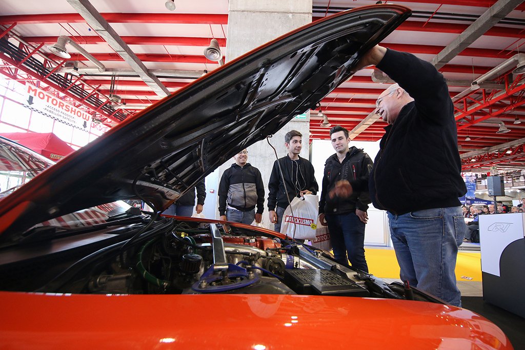 autoracingmad's tweet photo. ¿Te gusta la automoción? #AutoRacingMAD es un gran lugar para aprender y charlar con los profesionales de la competición. Echa un ojo a nuestro programa de actividades para este fin de semana antes de venir https://t.co/usEkP0UNbc https://t.co/rLJMjo172i