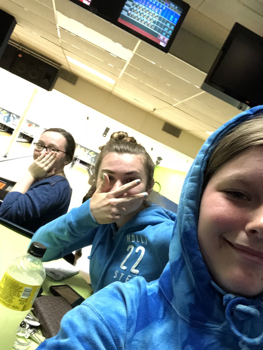 CoachHammondRR's tweet photo. Happy 18th birthday to Megan “Nani” Meese. One of the few girls I’ve had the pleasure of coaching for basketball and softball. I hope it’s a great one! #classicmeg #phonethief https://t.co/Q0YDGhVHW5