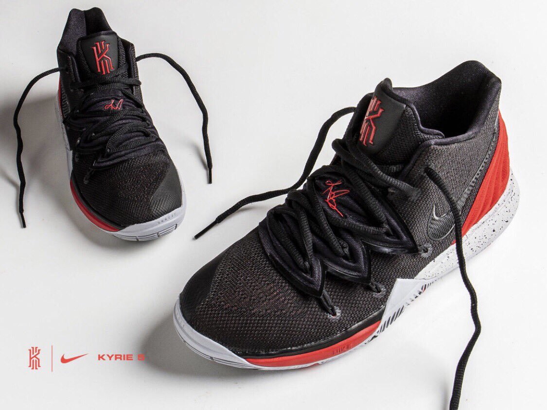snkr_twitr's tweet photo. LIVE in 35 minutes; Kyrie 5 ‘University Red’

Men 
CS https://t.co/WPC1qSIGnr
EB https://t.co/coGMM43WIk
FTL https://t.co/oOZTyV7NPt
HBTT https://t.co/nnmVOskDPX

GS 
CS https://t.co/WA39wAnKkE
EB https://t.co/wFkYGpAPly
FTL https://t.co/PrZ1IIQggo
HBTT https://t.co/LzzTCuG2FN https://t.co/D6dpiJ8Hew
