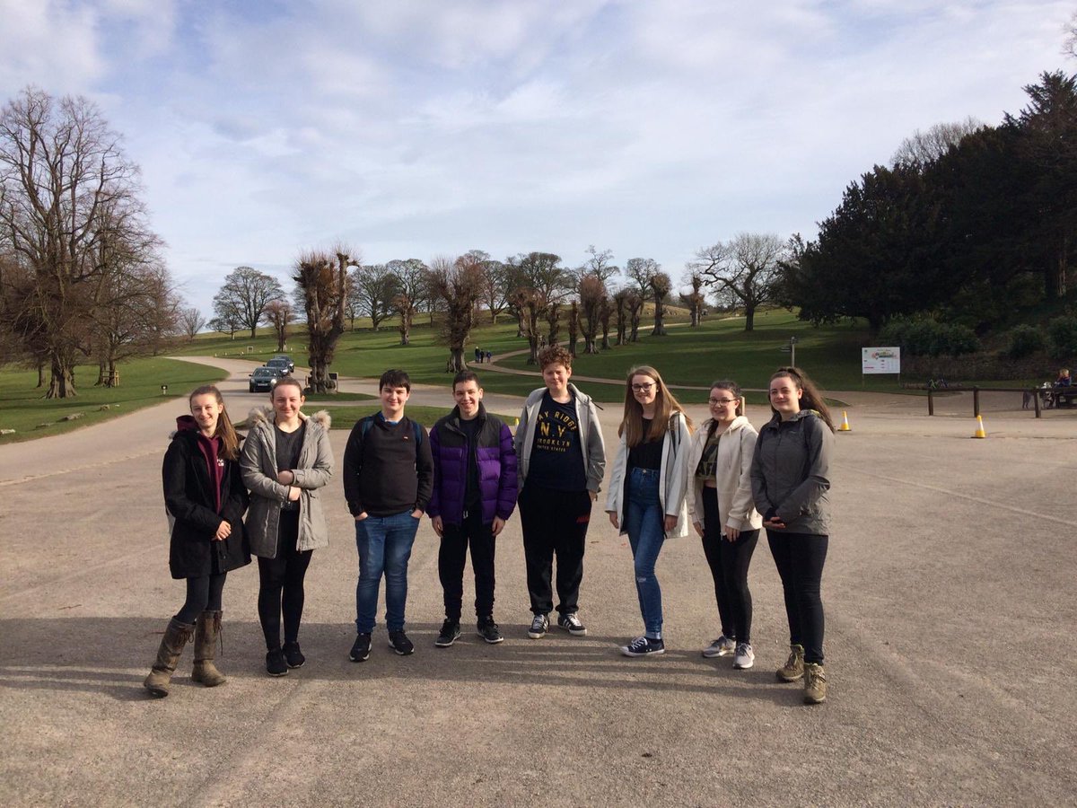 Hopwood2Melissa's tweet photo. Tameside Youth Council are taking advantage of this beautiful weather. Fun hunt in Lyme park, using clues to navigate around the route #workingtogether #problemsolving #funoutdoors  @Dianecking @tmbc_places @tmbc_chiefexec @TamesideCouncil @tmbc_leader https://t.co/zhiZuy2BLa