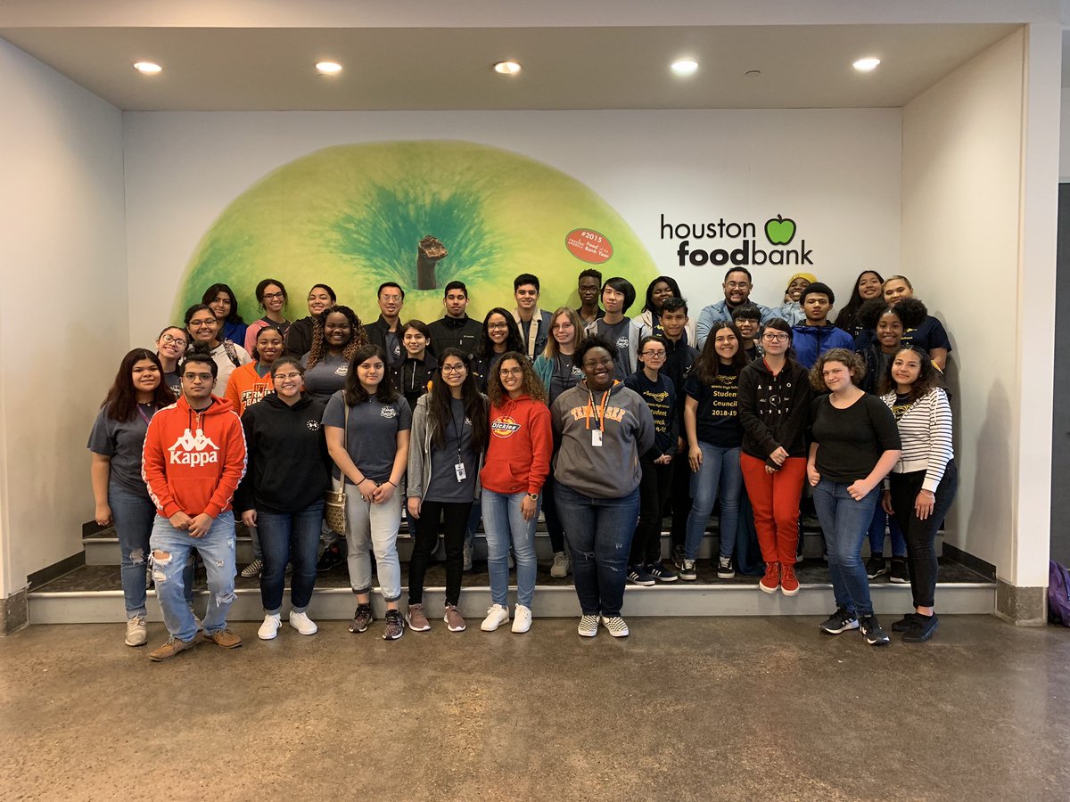 OKeefe_CCISD's tweet photo. @nimitz_hs StuCo/NHS Houston Foodbank field trip! @Nimitz_StuCo https://t.co/bRnqVtrRw8
