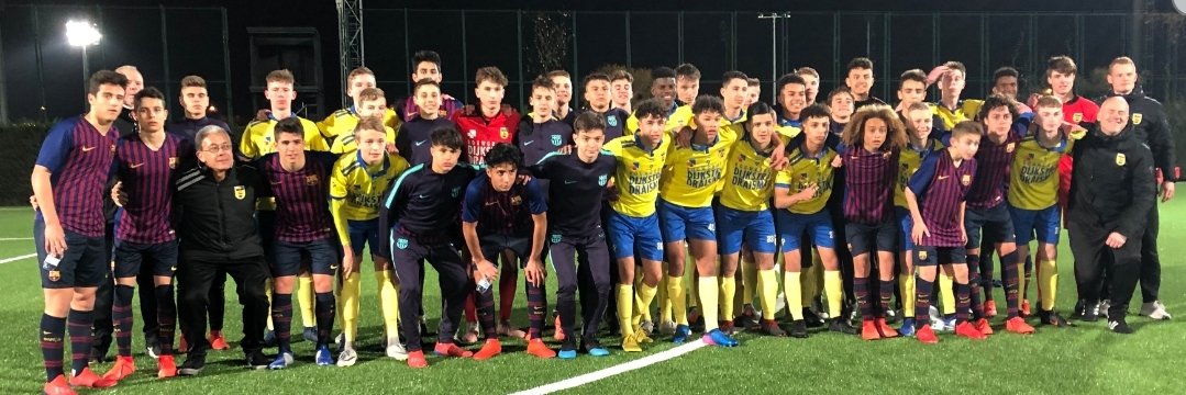 CambuurJeugd's tweet photo. Gracias a @FCBmasia por la acogida tan cálida del miércoles pasado. Fue un honor y un placer jugar contra ti. Miramos hacia atrás con gran placer y esperamos encontrarnos nuevamente en el futuro. Los más cordiales saludos a todos! @xavisimons https://t.co/gyjMKHJh6u