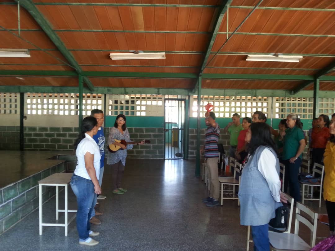 Inicio jornada segundo día maestros y maestras de la patria dando muestras de la pedagogía del amor @psuvaristobulo <a href="/NicolasMaduro/">Nicolás Maduro</a> <a href="/cenamec_centros/">Coordinación Nacional de los Centros</a> @MPPEDUCACION <a href="/cen_araguaney/">araguaney</a>