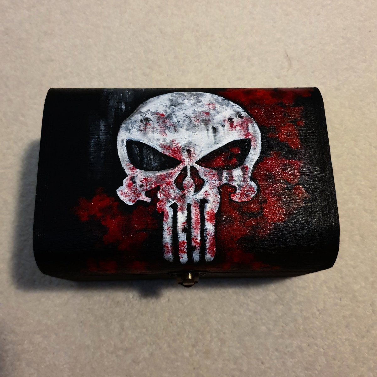 AllurinAssassin's tweet photo. Commission piece for a client, loved doing this. Next up SOA box. #woodartists #woodartwork #marvel #punisher #thepunisher #woodart #handpainted #devilishdesigns #commission #artcommission #storagebox https://t.co/bFBijtUK4I