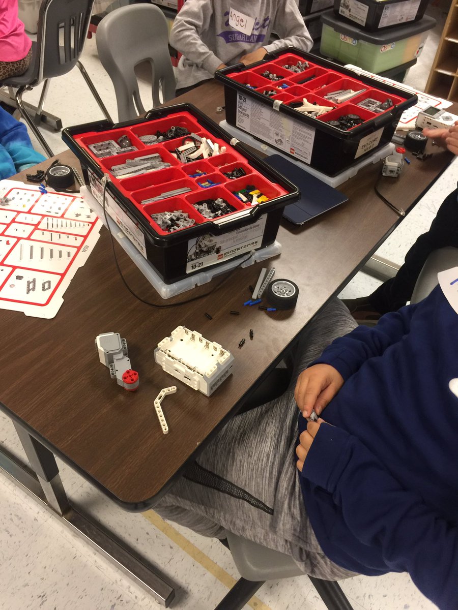 SUGSTEAM's tweet photo. #EngineersWeek2019 @SugarlandES @gailbrady508 @Dr_Mihalik https://t.co/dRmoECNpwl