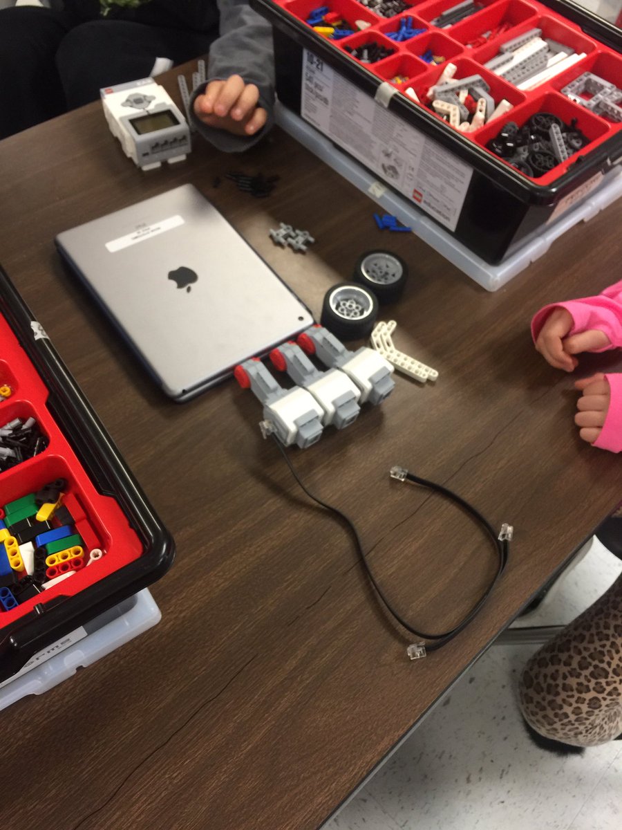 #EngineersWeek2019 <a href="/SugarlandES/">Sugarland Elementary</a> @gailbrady508 <a href="/Dr_Mihalik/">Dr. Gregory Mihalik</a>