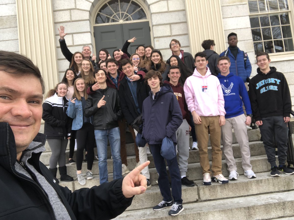 DragonPhysiX's tweet photo. Happy Friday everybody from Harvard
#HarvardModelCongress
#HMC19
#MHSHMC
@MHSPLN
@morgenthalerv1 https://t.co/YyaH61lzcZ