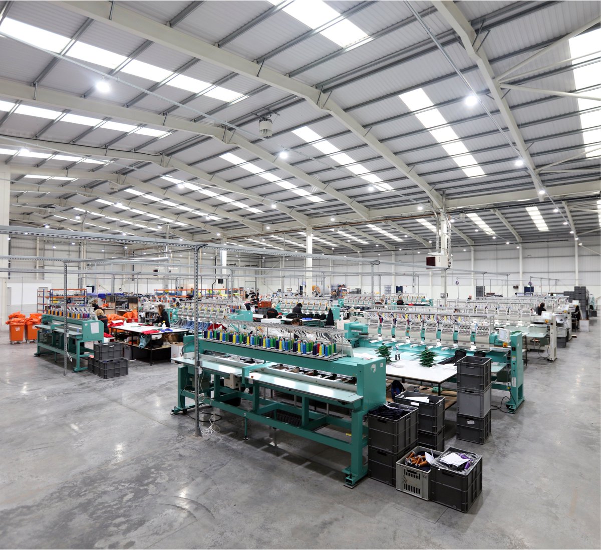 This week’s #UKmfg Friday Roundup sees Tiger Trailers complete its new £22m Winsford factory move, a Welsh Government programme for SMEs creates its 5,000th job, plus hardware vs software: which wins in manufacturing…?
➡️ zenoot.com/articles/the-f…
#GBmfg #FridayFeeling #TopStories