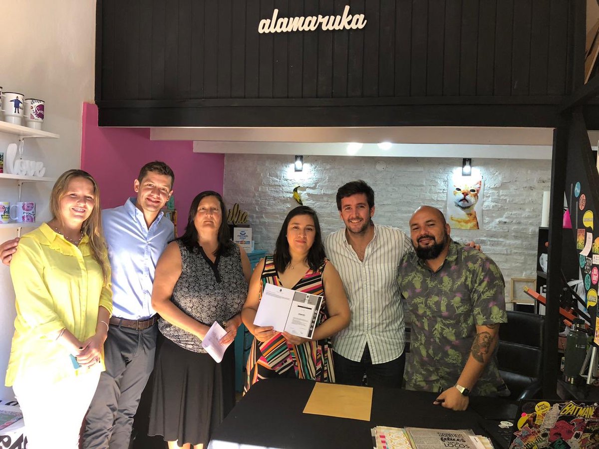 franingaramo's tweet photo. En la mañana de hoy visitamos @alamaruka , un emprendimiento de objetos de diseño, llevado adelante por María de las Nieves Gamarra, le entregamos el certificado de marca emitido por el Instituto Nacional de la Propiedad Industrial (INPI). 👏👏📜📈 https://t.co/2ybNzGJa7K