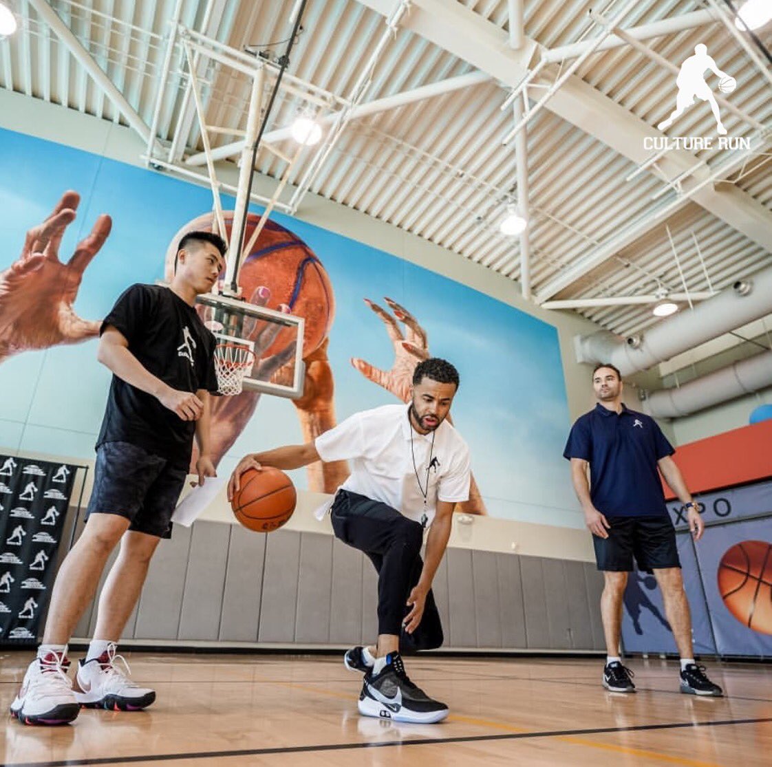 DrivenBrand's tweet photo. Creating a CULTURE  by teaching our kids how to be successful in this game by making it a lifestyle. @nike @slamonline @tumewater #Basketball #Training #Kids #LA #NY #CultureRun #Sports #Fundamentals #Culture #PurposeDrivenTraining https://t.co/A5A5CTMRJF