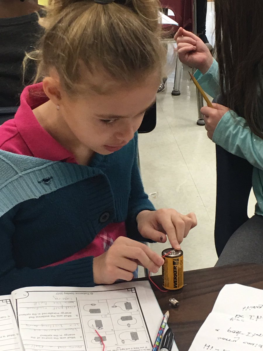 MrsBartley3's tweet photo. #energyunit. #McDB25 What does it take to light a light bulb? https://t.co/gmvpPwrGgU