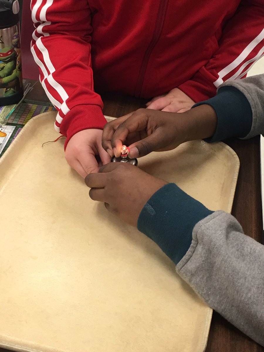 MrsBartley3's tweet photo. #energyunit. #McDB25 What does it take to light a light bulb? https://t.co/gmvpPwrGgU
