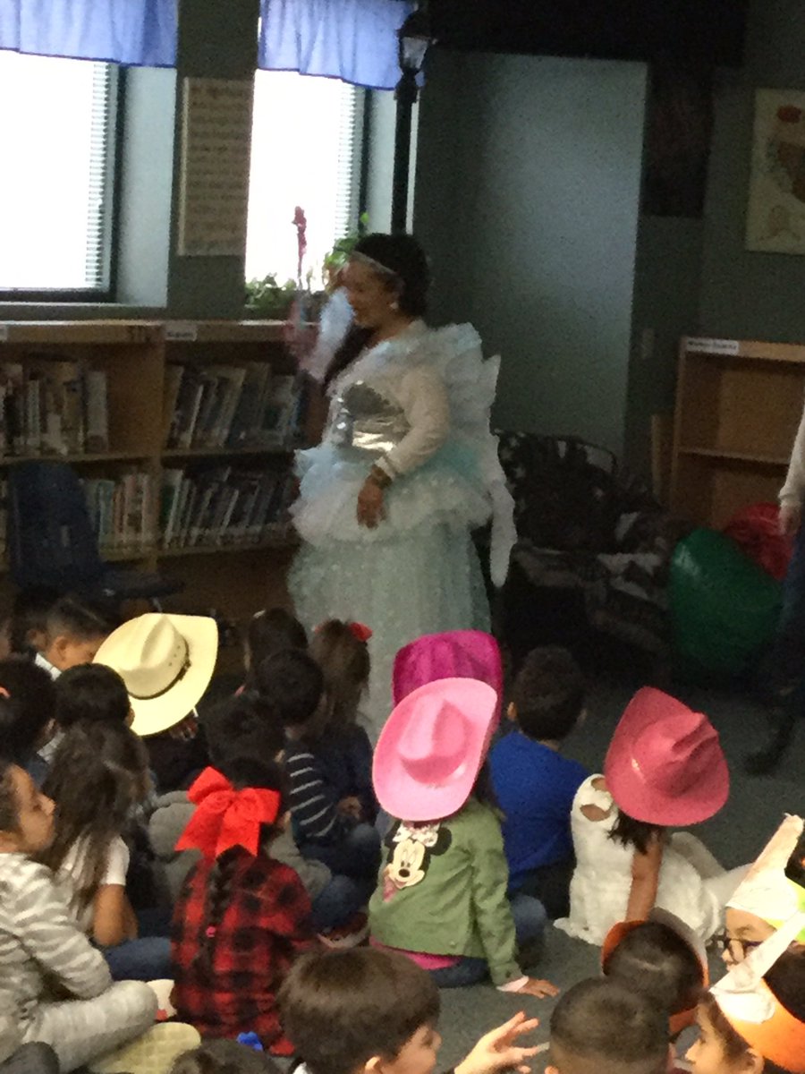CantuHensley's tweet photo. Guess who made a magical visit to Myers Library? It’s the Tooth Fairy! Thank you Myers’ Nurse Jennifer and Smile Center USA.
@NISDLib @NISDMyers @CantuHensley @SmileCenterUSA
#myerslibrarynews #thisismyers #thisisnisd #myersgameon https://t.co/O9jrCoKY12