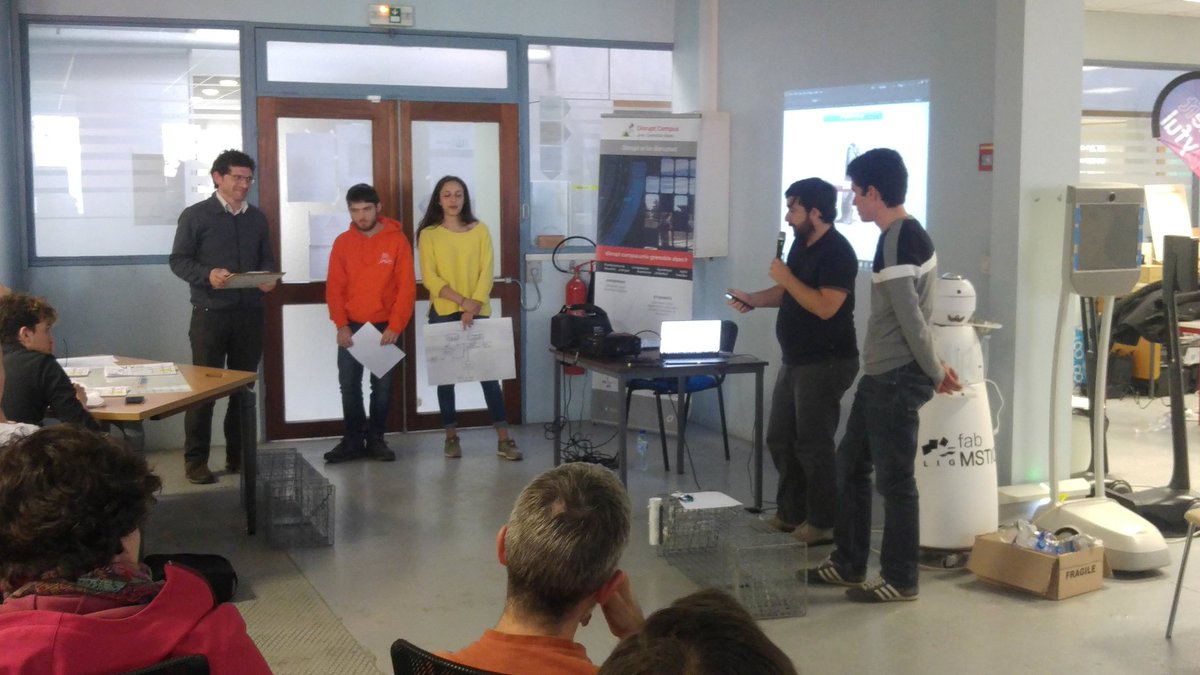 Hauteurs_UGA's tweet photo. En direct de  #hacktoncampus organisé par @DisruptGreAlpes où les etudiants de tous niveaux et toutes filières présentent leur projet après 3j de travail. Ici le défi 4 "Géolocalisation et étude des marmottes"  #projets  #innovation  #créativité  @promising_innov @UGrenobleAlpes https://t.co/0ArETa6c6Q