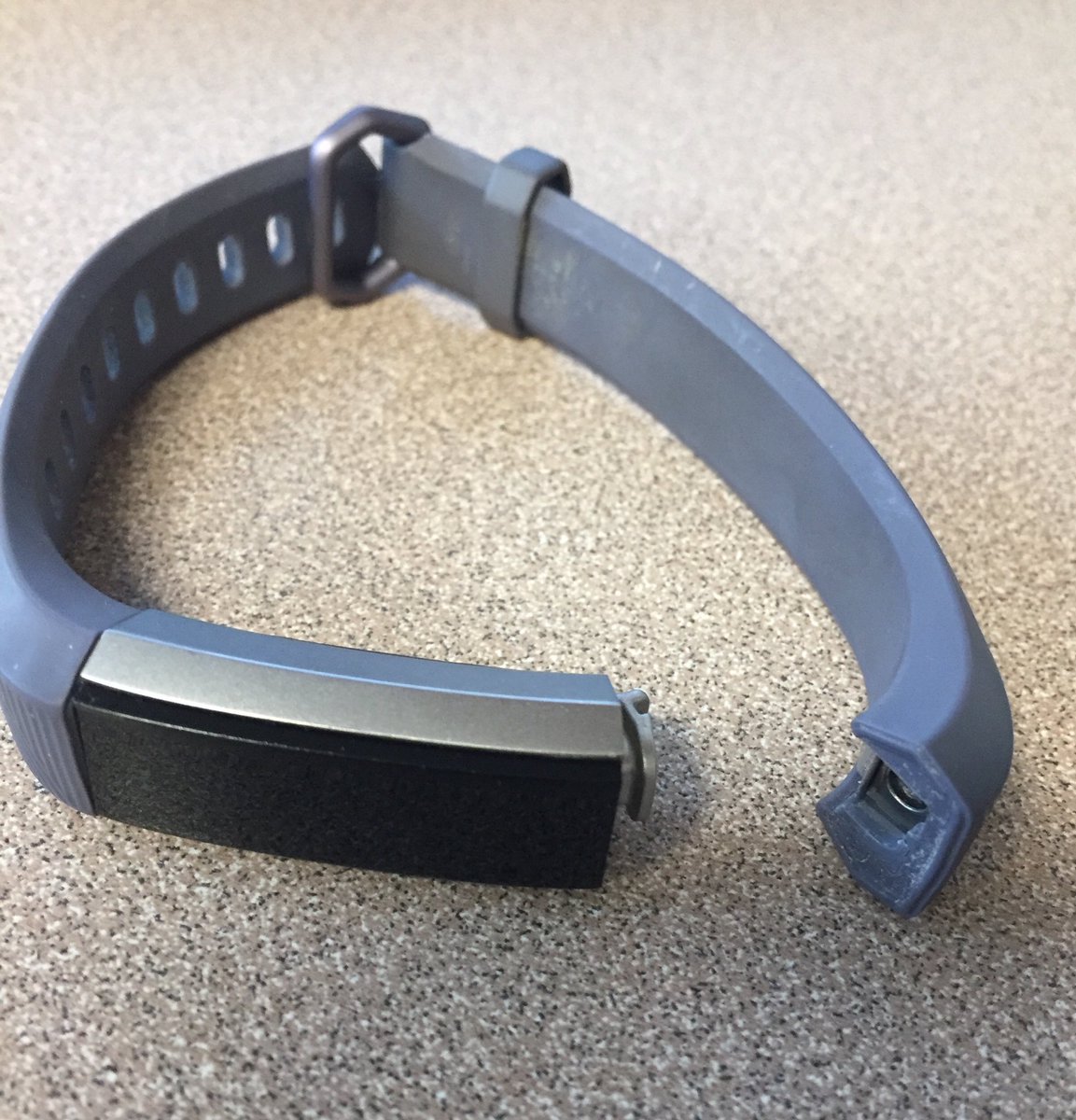 AnneKramerNews's tweet image. My ⁦@fitbit⁩ broke a week ago Never felt so exposed and naked w/o it. Have no idea how many steps I’ve taken or missed 😜 #ExerciseProblems