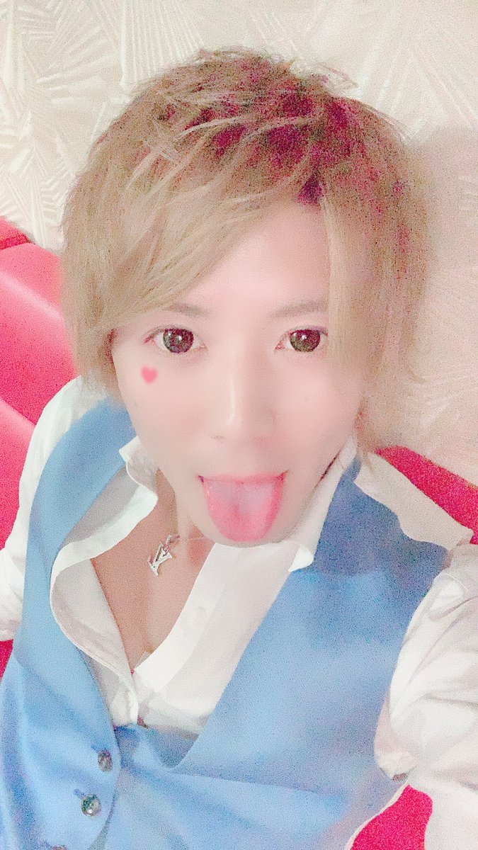 haruto1226's tweet photo. 今日から3連休です😆
.
明日は幹部で温泉♨️
楽しみやー❤️
.
.
#南晴斗 #ホスト #GOGroup #体験大募集 #フォローバック  #大金  #大阪 #ミナミ #ClubEST #キャバ嬢 #キャバクラ #高級時計 #錦 #移籍大歓迎 #すすきの https://t.co/SF2twX7Xkh