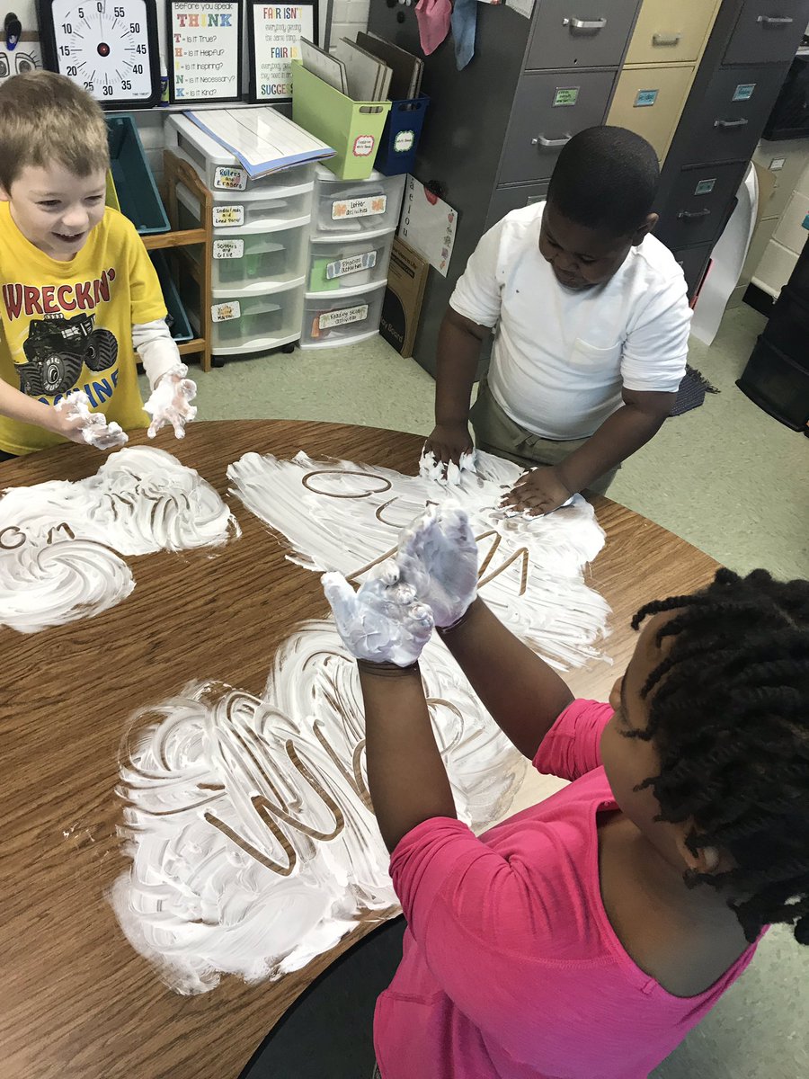 Mrs_Rogers_Math's tweet photo. Having way too much fun (and making just a little mess) making sight words with shaving cream this morning! #ElonEd #thisiswhatlearningtoreadlookslike @MHenson05 https://t.co/DqzMn0qq3O