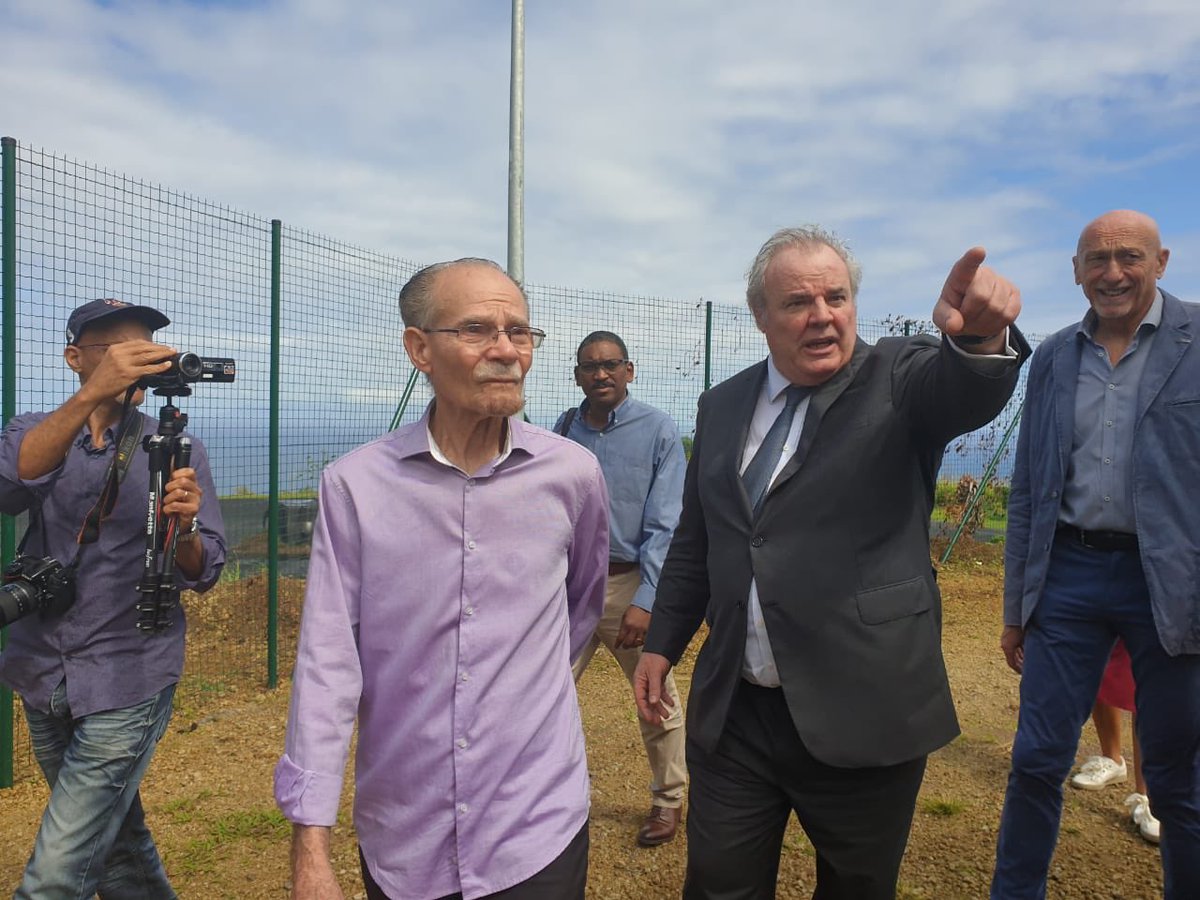 CTM_Martinique's tweet photo. Dans quelques instants, le plus grand parc éolien de Martinique, développé par @GroupeNw, sera inauguré à Grand-Rivière. Le Président visite les lieux avec @yvesjego, Directeur General de Grand Rivière Eolien Stockage Service (GRESS) et son Président Jean-Christophe Kerdelhué https://t.co/HhY3yAXKDY