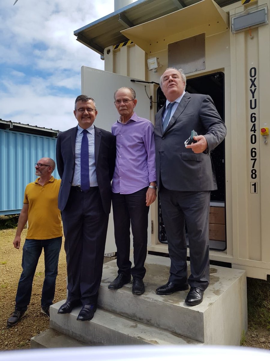 CTM_Martinique's tweet photo. Dans quelques instants, le plus grand parc éolien de Martinique, développé par @GroupeNw, sera inauguré à Grand-Rivière. Le Président visite les lieux avec @yvesjego, Directeur General de Grand Rivière Eolien Stockage Service (GRESS) et son Président Jean-Christophe Kerdelhué https://t.co/HhY3yAXKDY
