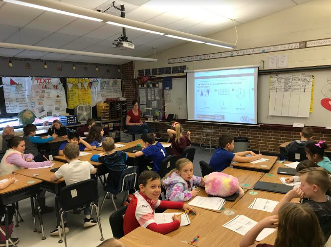 RyanHart2013's tweet photo. Mrs. Griffin teaching her students fractions, fraction parts, &amp; fraction names!  #Math https://t.co/I35vWEKlqa