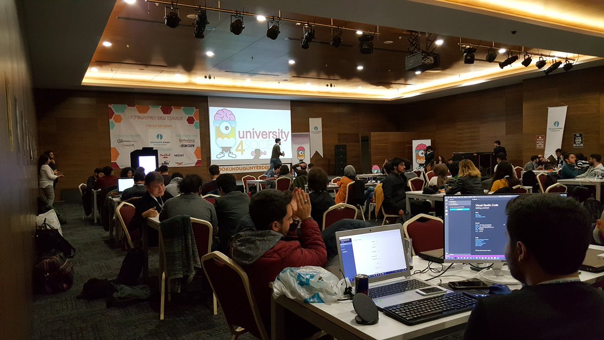 TeknoparkAnkara's tweet photo. Yarışmacılar ön jüri elemelerinde proje fikirlerini sunuyorlar. @narkulucka @sanayigazetesi @uni4society @ybuankara @aybuieee https://t.co/mUTLTyUynT