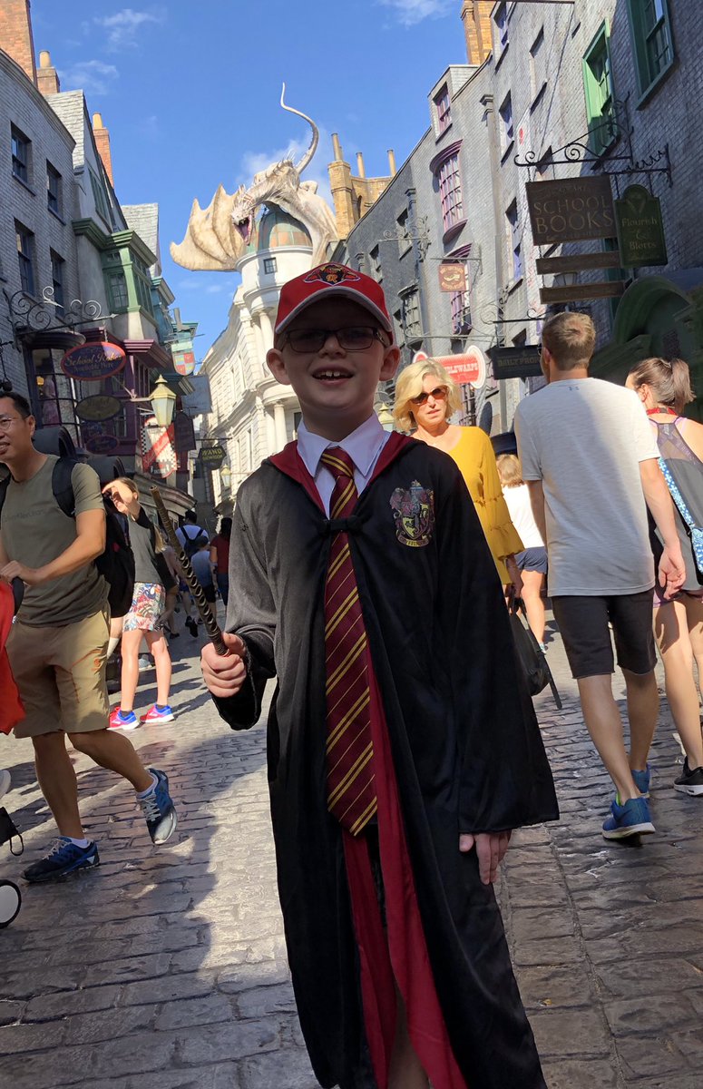 BenjaminSL8's tweet photo. Hey @RocRedWings, if you guys start a Quidditch team anytime soon, Iβve got just the right Seeker for you! #rocthewinter #redwingsalmostsoundslikeitshouldbethenameofthegryffindorteam https://t.co/btdahlMM9G
