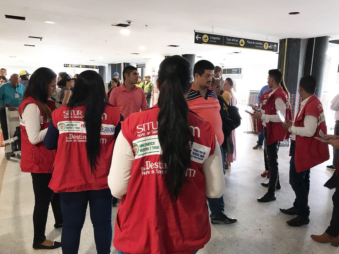 situr_nds's tweet photo. Situr Norte de Santander presente en el Aeropuerto Camilo Daza de Cúcuta, seguimos dando la bienvenida y participando en este gran acontecimiento de nuestra ciudad. VENEZUELA AID LIVE @CiturCol @KrolFajardo @jpfrankym @fonturcol https://t.co/gZKor5hxZL