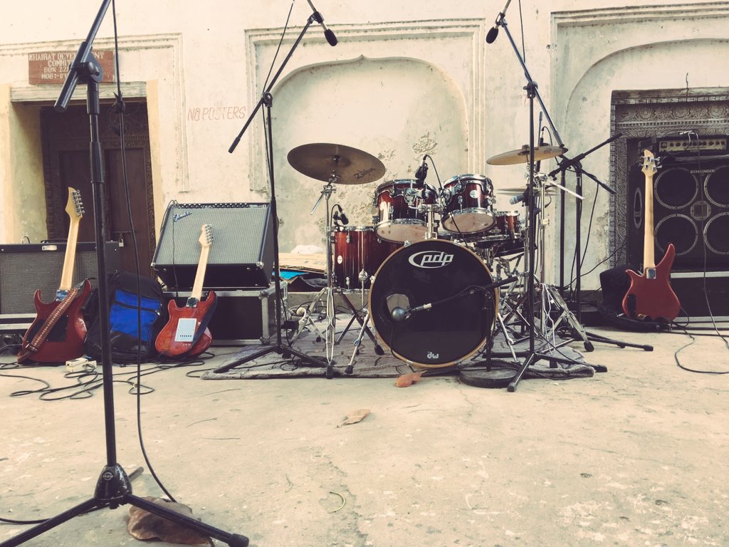 Taafrija's tweet photo. The Orchestre Les Mangelepa continues today at the town square of Lamu. 🌴🌴  Only the best from @Taafrija 🥁 🎸  #soundequipments #events  #management https://t.co/a170DJuM44