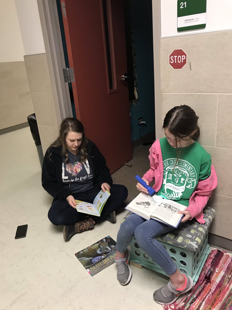silvercreekazle's tweet photo. Flashlight Friday is happening school-wide on this rainy day. We love to read! #azleISDway https://t.co/pXegB7FJLC