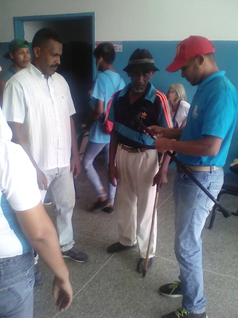 kervinreina's tweet photo. #AlMomemto @MisionDrJGH y @SomosVGuarico Entregan Ayuda Técnica  #Ortiz Gracias a @NicolasMaduro #CarnetDeLaPatria https://t.co/rhr0iAuo0K