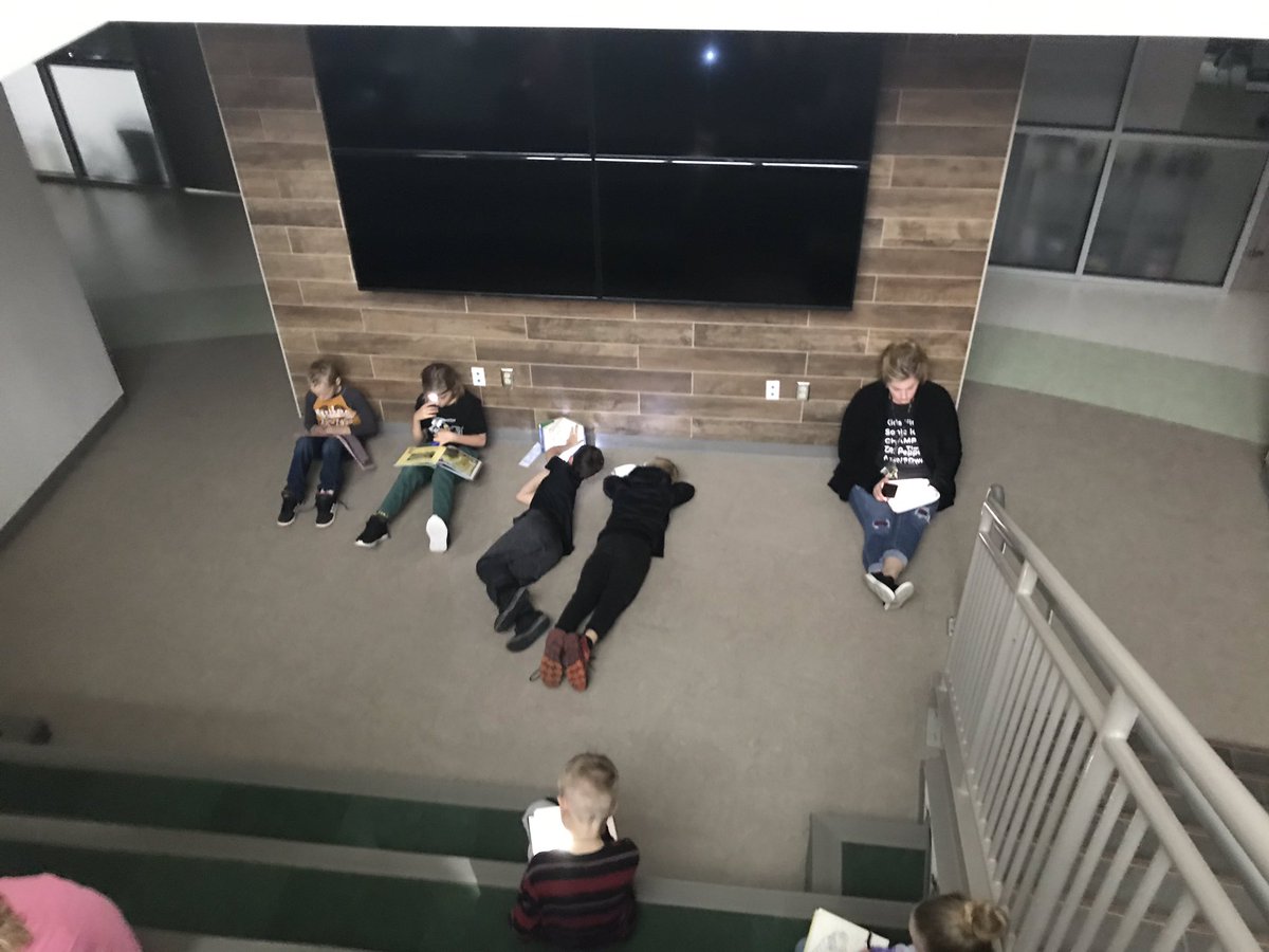 silvercreekazle's tweet photo. Students and teachers used the flex spaces to read during Flashlight Friday today. What a great way to start our day! #azleISDway https://t.co/eRBvzmsPpT