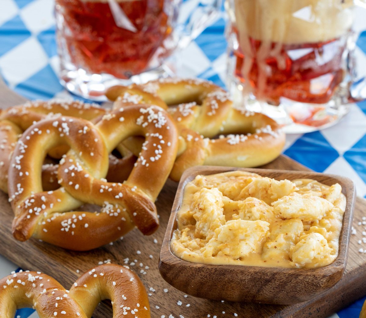 KPseafood's tweet photo. Mix Jumbo Crab Sensations® with a warm #beer cheese dip and serve alongside soft pretzel for a savory #barbite 🥨 🍻 https://t.co/OZykbSnma4 https://t.co/BvkU24zEku