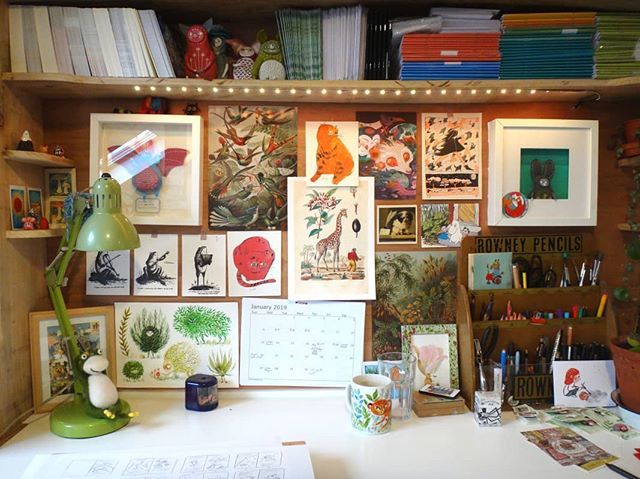 FreyaHartas's tweet photo. A little friday #deskie, I hope it stays sunny this weekend ☀ .
#artistspace #artiststudio #artistspace #myworkwall #deskspace #Sheffield #illustratorslife #whatsonmydesk #creativespace #whereiwork #workspace #childrensillustrator https://t.co/5ej3xcpBi1 https://t.co/tVBVJ7VkWF